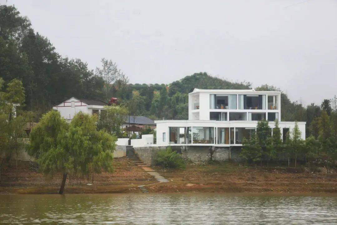 除了瀛湖酒店,瀛湖景区通过两年精心打磨,还推出了瀛家·耕读精品民宿