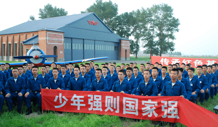 初三学生注意空军青少年航空学校招生定选4月29日展开
