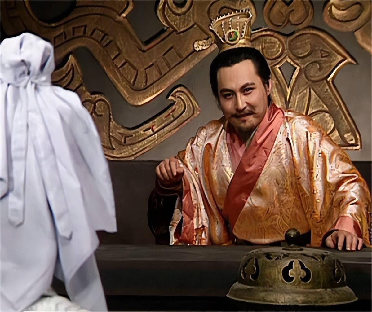 公元217年,曹丕被立为魏王世子,两年后,曹丕作为"储君"人选,驻守邺城