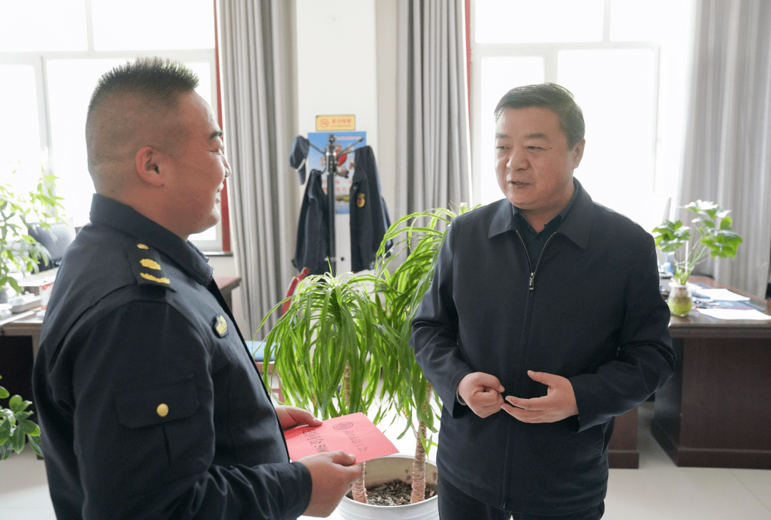 张龙走访慰问劳动模范