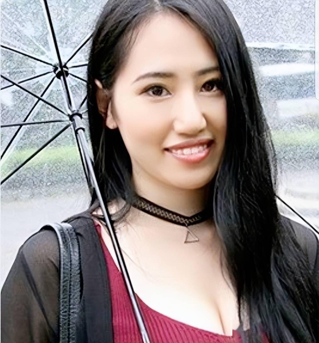 日本富豪自称睡4000人，77岁娶22岁女优嫩模，三个月后突然暴毙_手机搜狐网