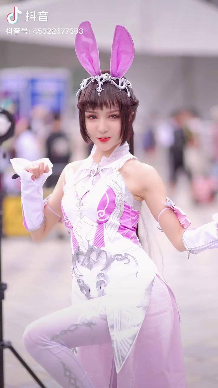 小舞小舞cos二次元少女cosplay漫展現場帶著抖音逛漫展糟糕是心動的