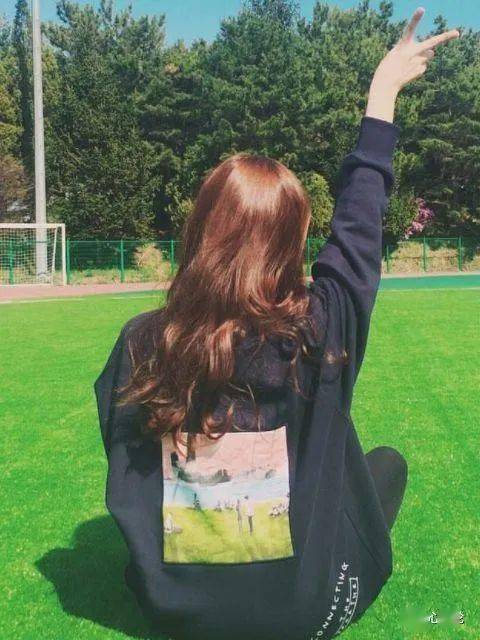 情感测试4个背影你觉得谁是真开心测你心里有多少负能量