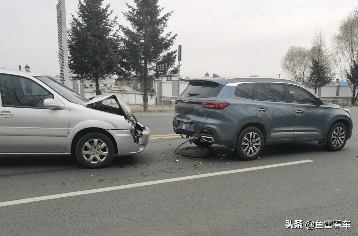 吨位差异不小老别克gl8追尾奇瑞瑞虎8网友屁股果然够硬