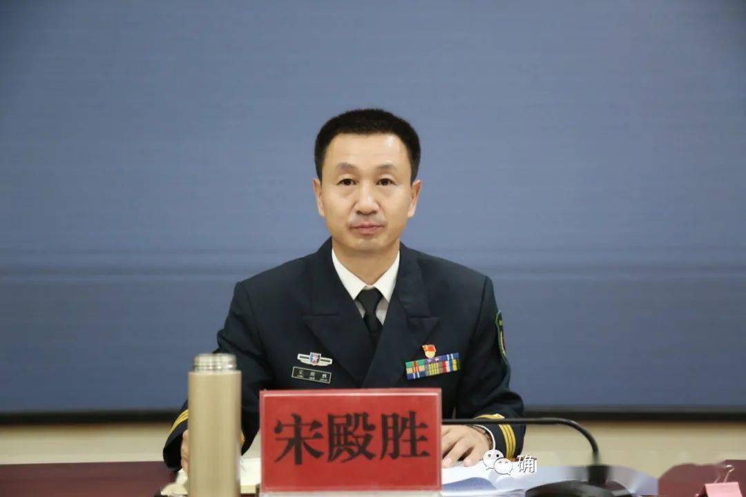 县委常委,县人武部政委宋殿胜,街道领导列席会议,各社区党支部书记