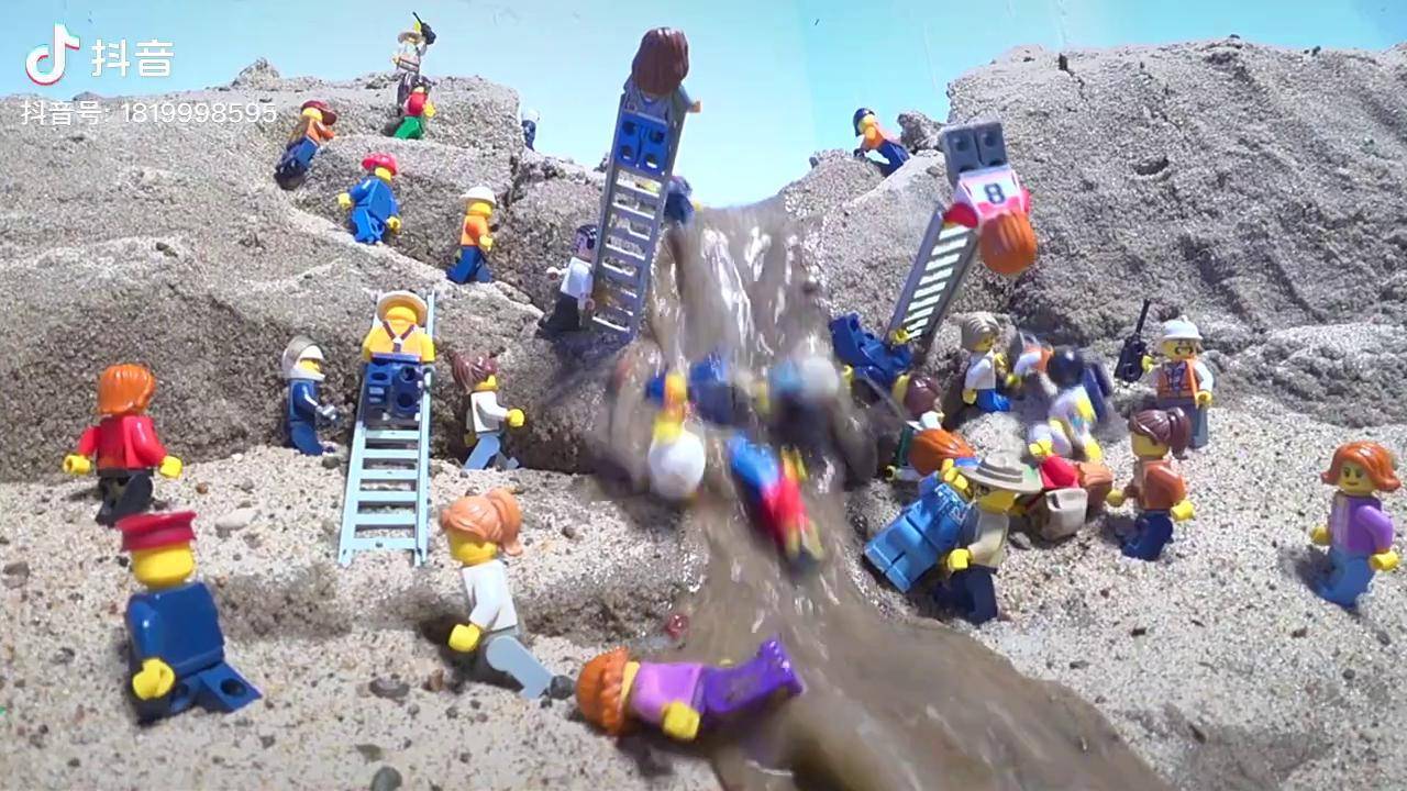 乐高玩具洪水突然来袭修路工人猝不及防益智玩具定格动画工程车玩具