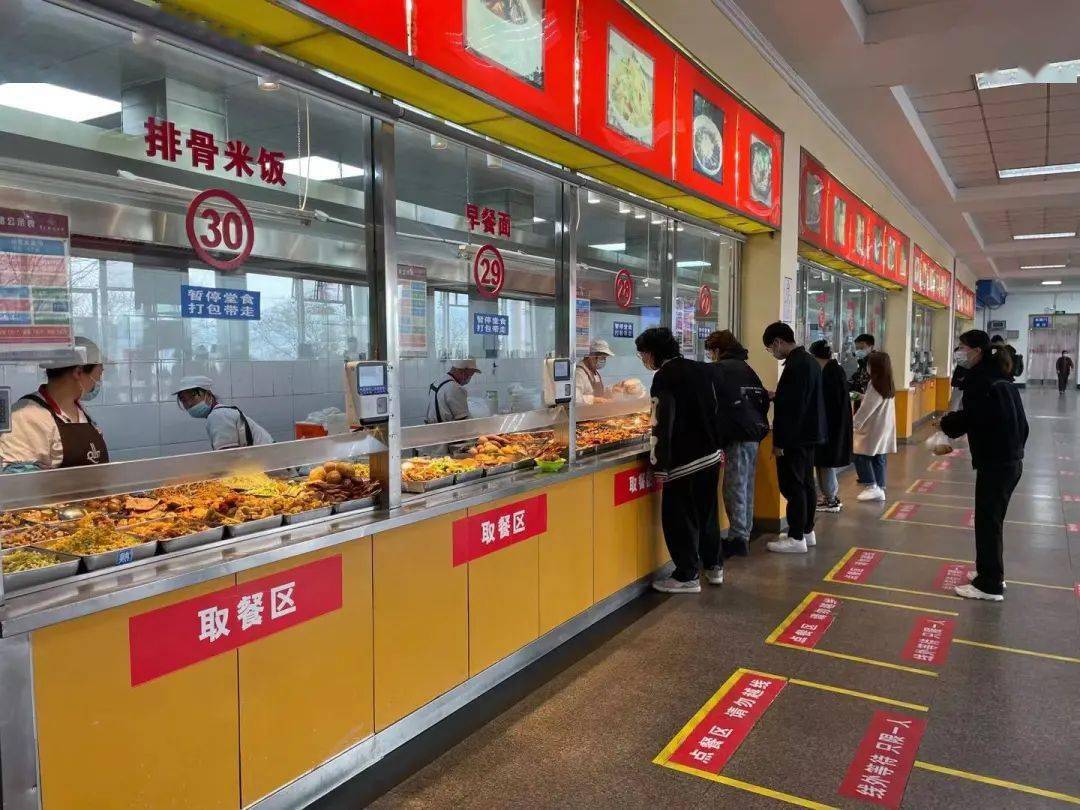 谁说站在光里才算英雄