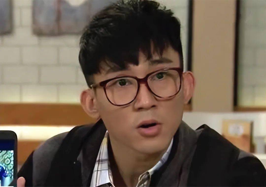 只是,tvb实在太人才济济了,他演来演去都是戏份不多的小配角,比如
