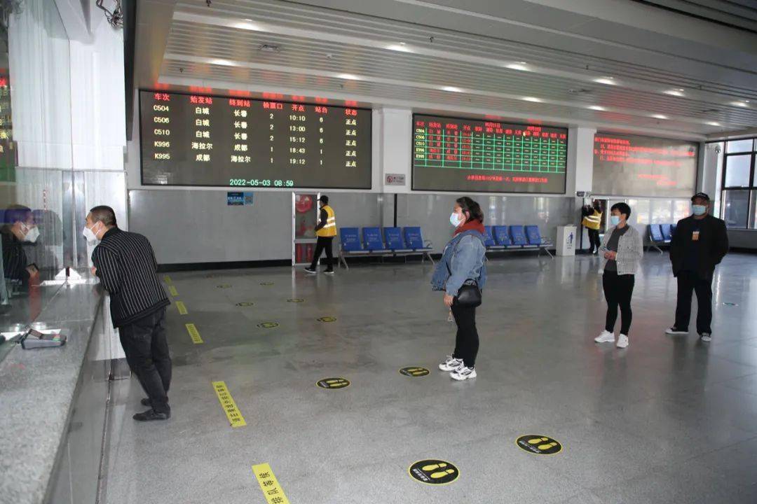 已停靠在站台,白城-长春c504次列车5月3日10时,080808白城火车