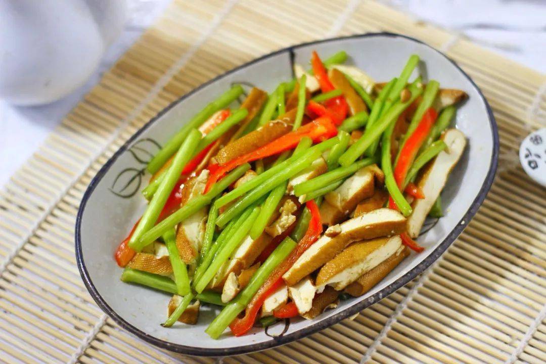 10个经典素菜做法,转发收藏!_食谱_腰果玉米粒_备用