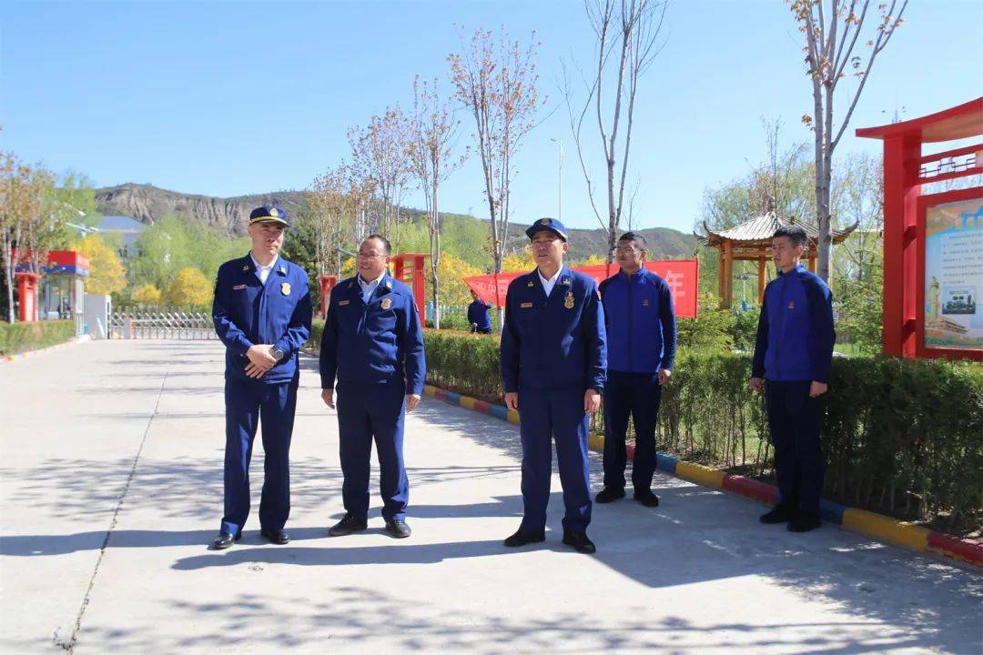 观看了队伍节日期间文体活动,听取了泾源大队营区迁建项目和泾源县