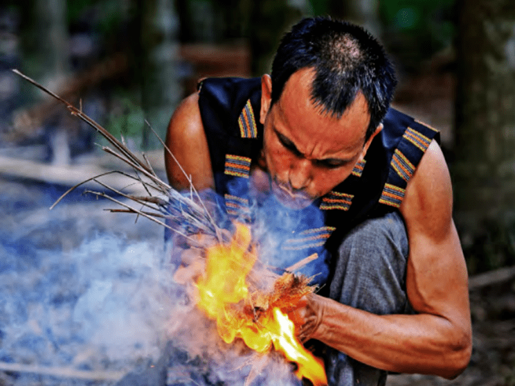 易洛魁族式钻木取火图片
