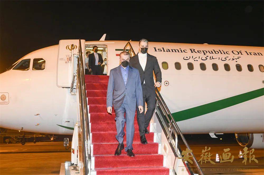 伊朗外长阿卜杜拉希扬乘专机抵达屯溪国际机场土库曼斯坦副总理兼外长