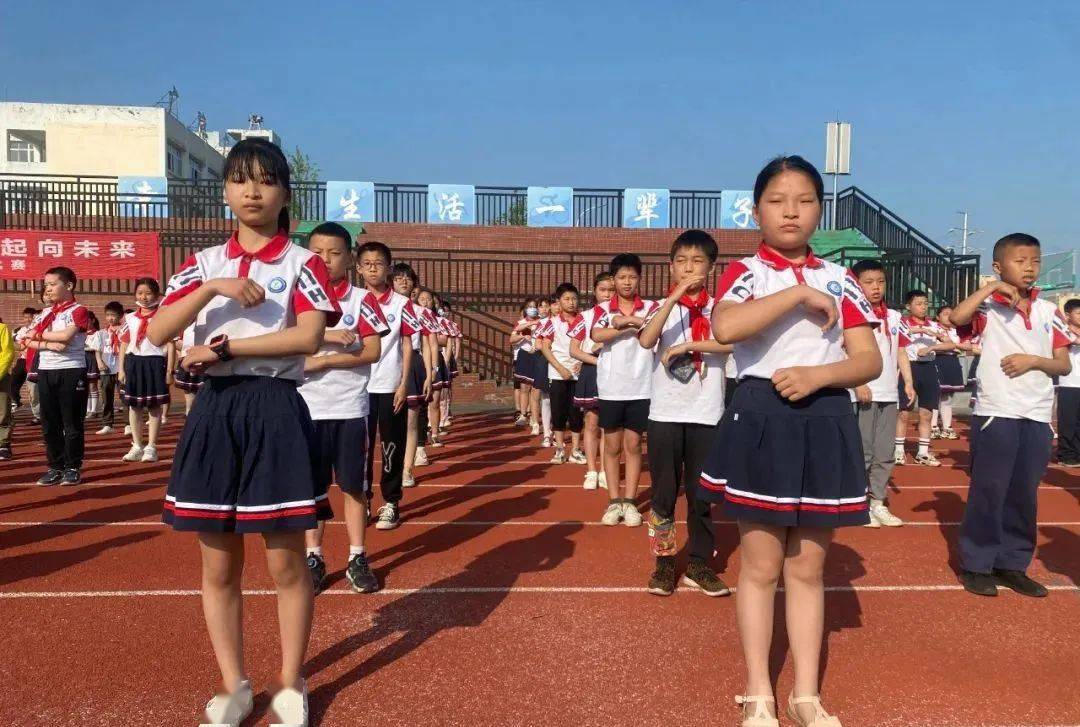 守护平安遂宁市广德初级中学校举办校园禁毒操比赛