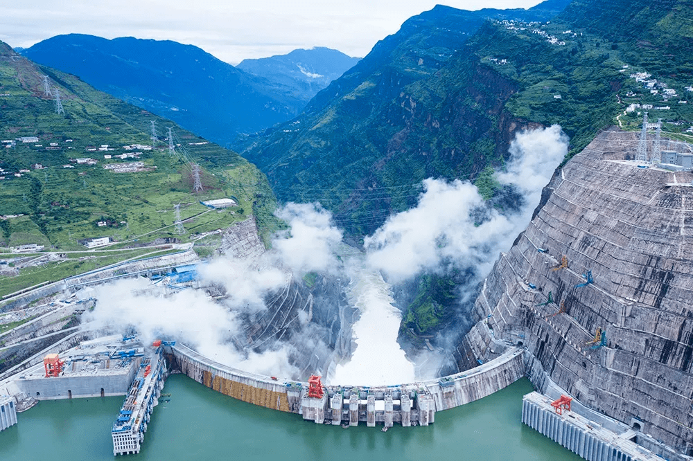 白鶴灘水電站位於四川省寧南縣和雲南省巧家縣交界處的金沙江干流河段