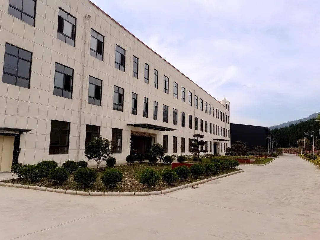 越西:"家门口"办起服装厂 群众就业增收有保障