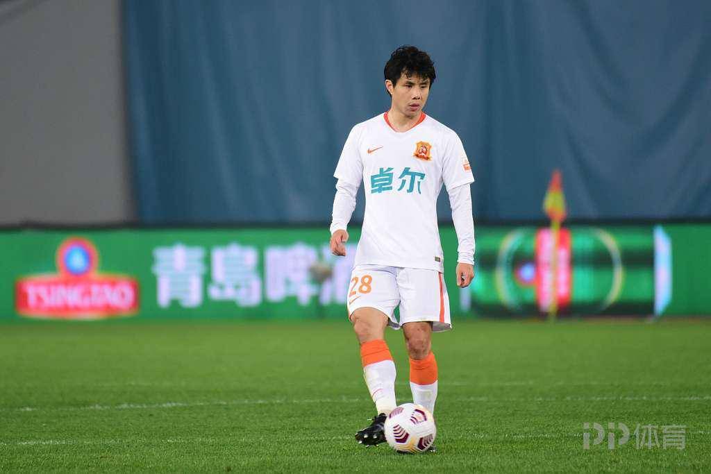 记者:蒿俊闵将在中超二次转会窗回归 很多球队邀请他加盟_比赛_武汉