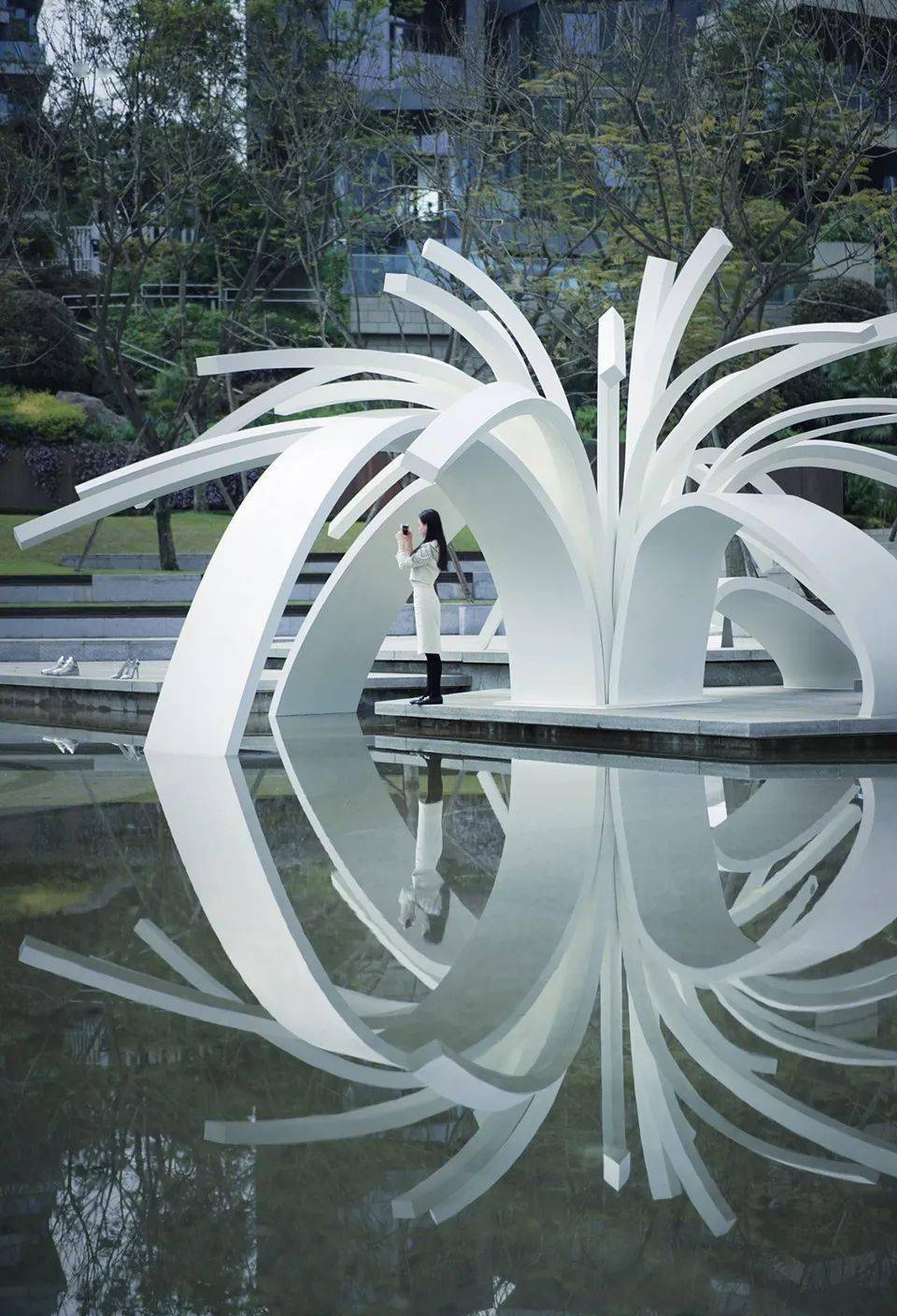 这些艺术装置作品,创意十足!_书卷_新景观_the