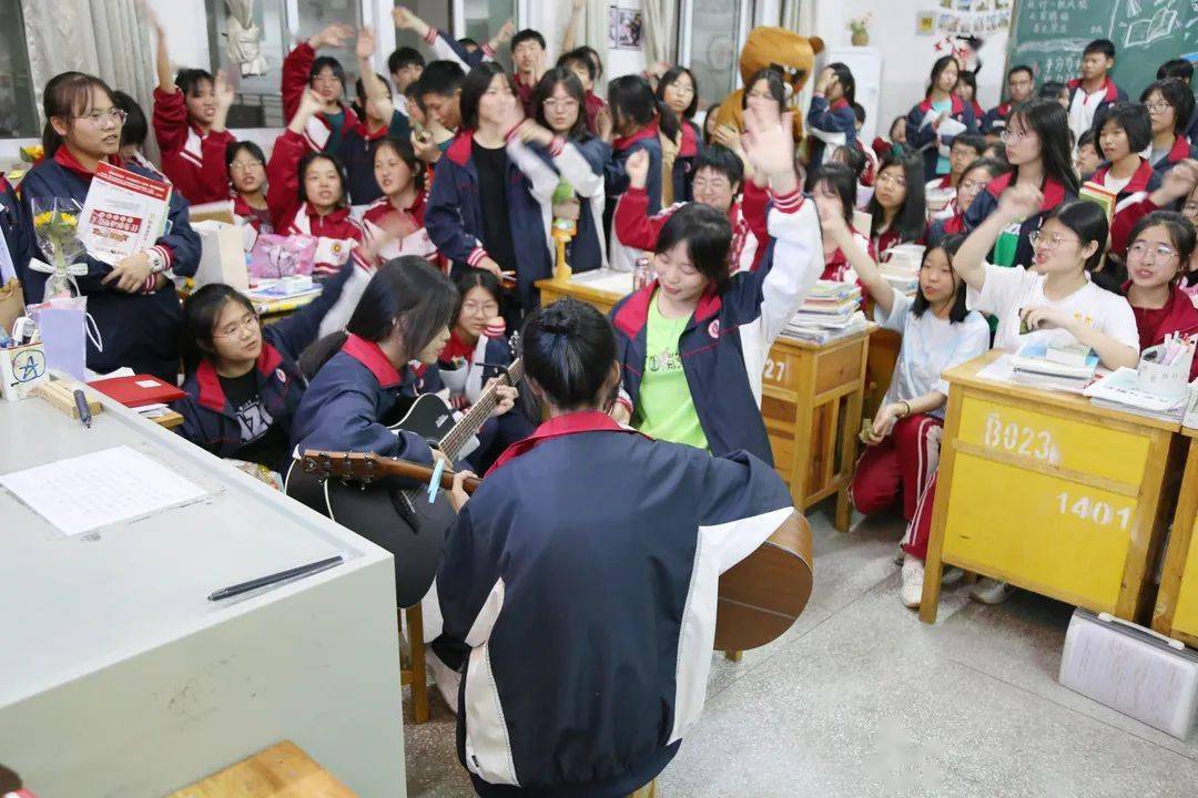 激扬青春多壮志,砥砺奋斗绘人生 ——兴国中学举行2022届高三学生成人