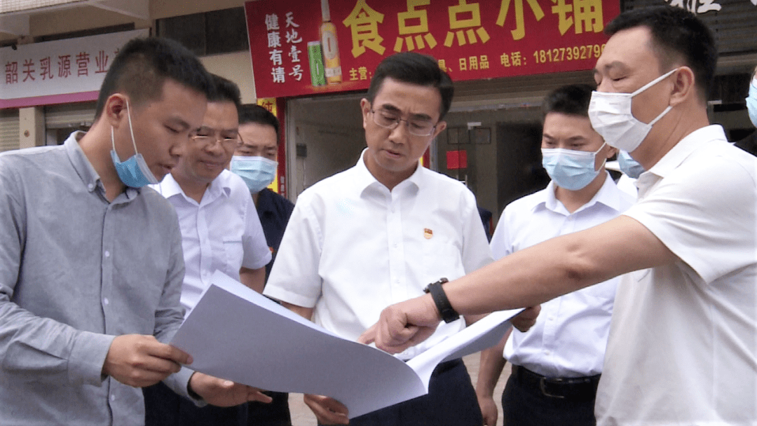 5月6日,县委书记陈大川带队到县城主要路段调研京珠高速路乳源出入口