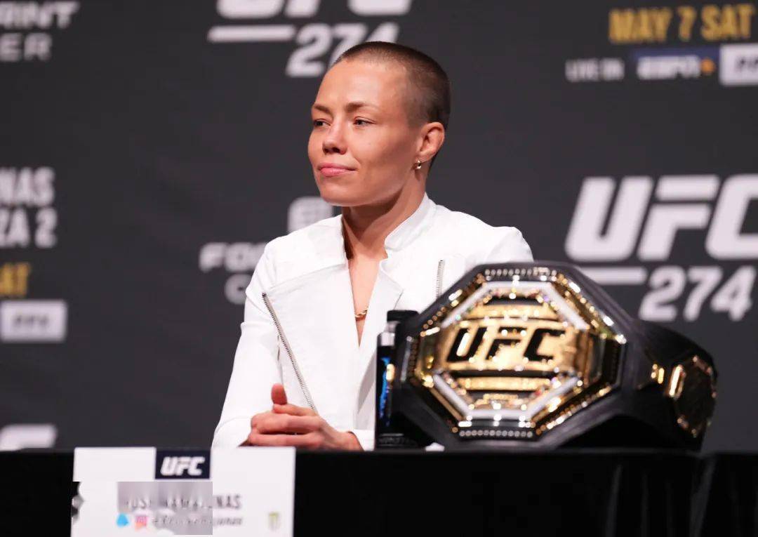 尽管罗斯技术足够全面,但与摔跤系科班出身的埃斯帕扎