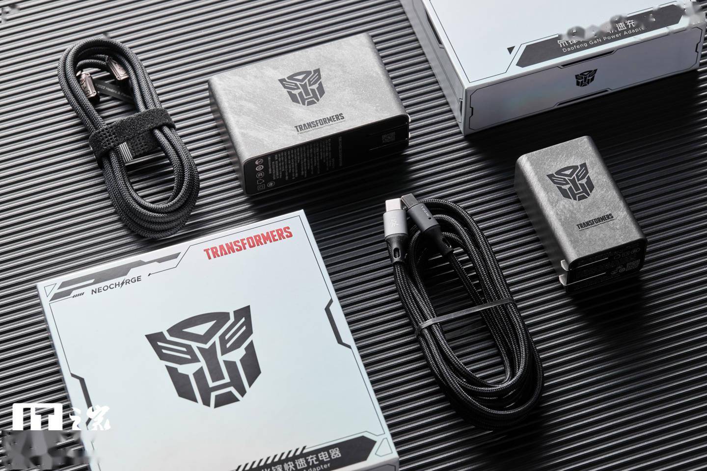 it之家开箱红魔12065w氮化镓变形金刚战损版充电器图赏