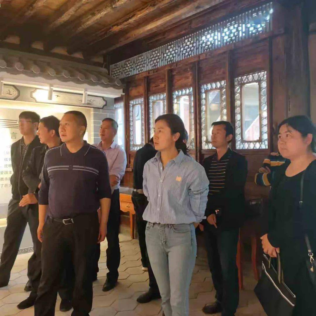 视察组先后深入右所镇西湖生态搬迁安置点,牛街温泉小镇,三营镇火焰山