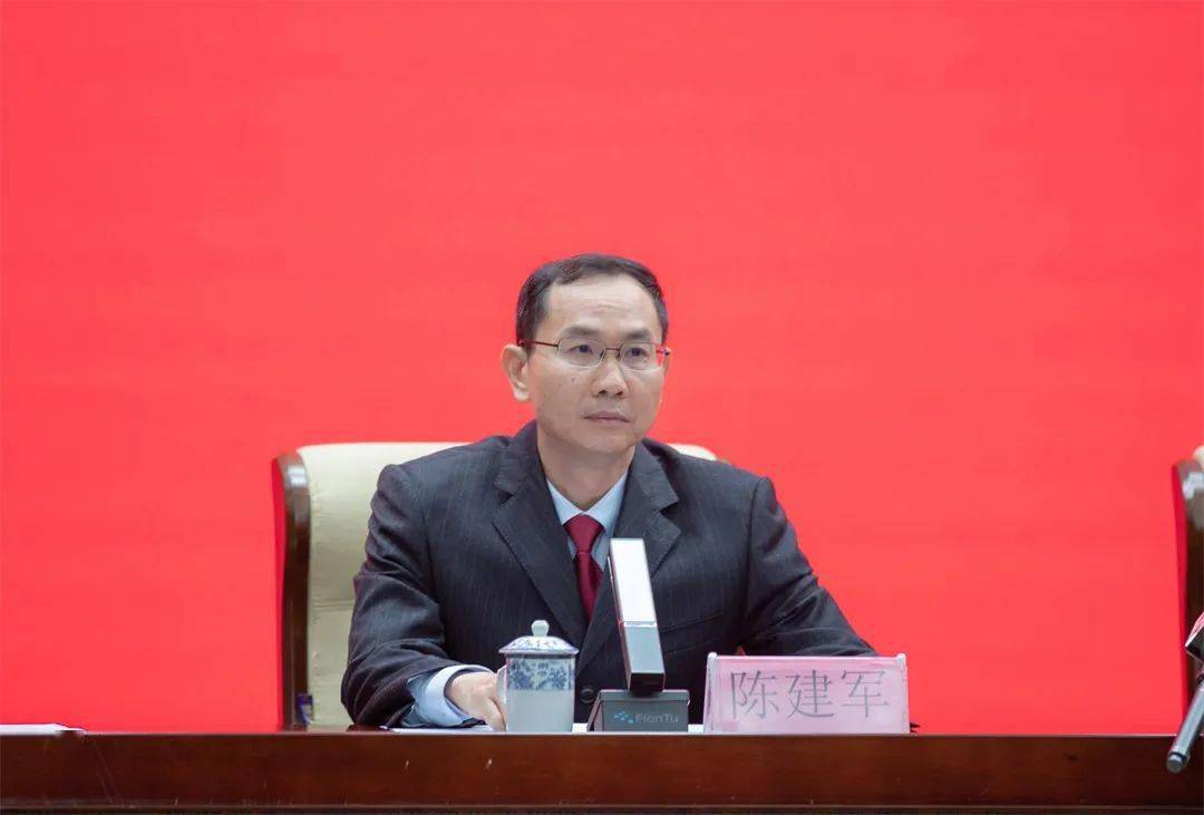 产业结构,以项目建设推动产业补链延链强链,为打造海南自贸港核心引