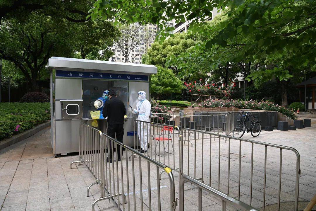 静安嘉里中心采样点截至5月4日,全区所有点位均具备开放条件,第一批36