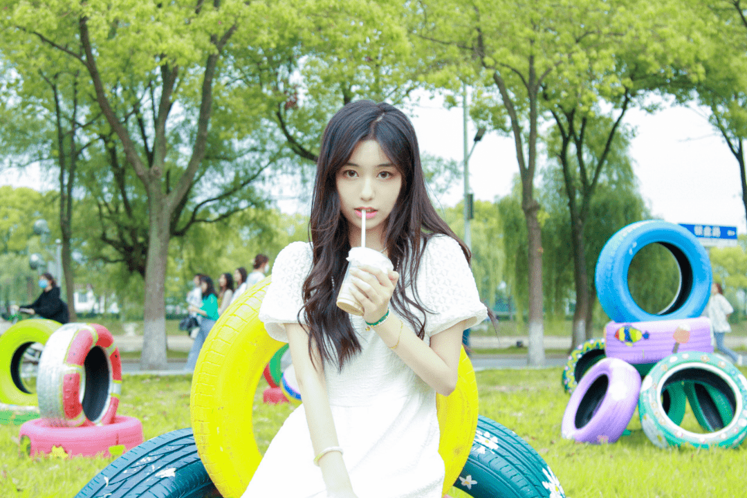 信笺:斯人若彩虹 ,遇上方知有_丁荆越_蔷薇_王巍