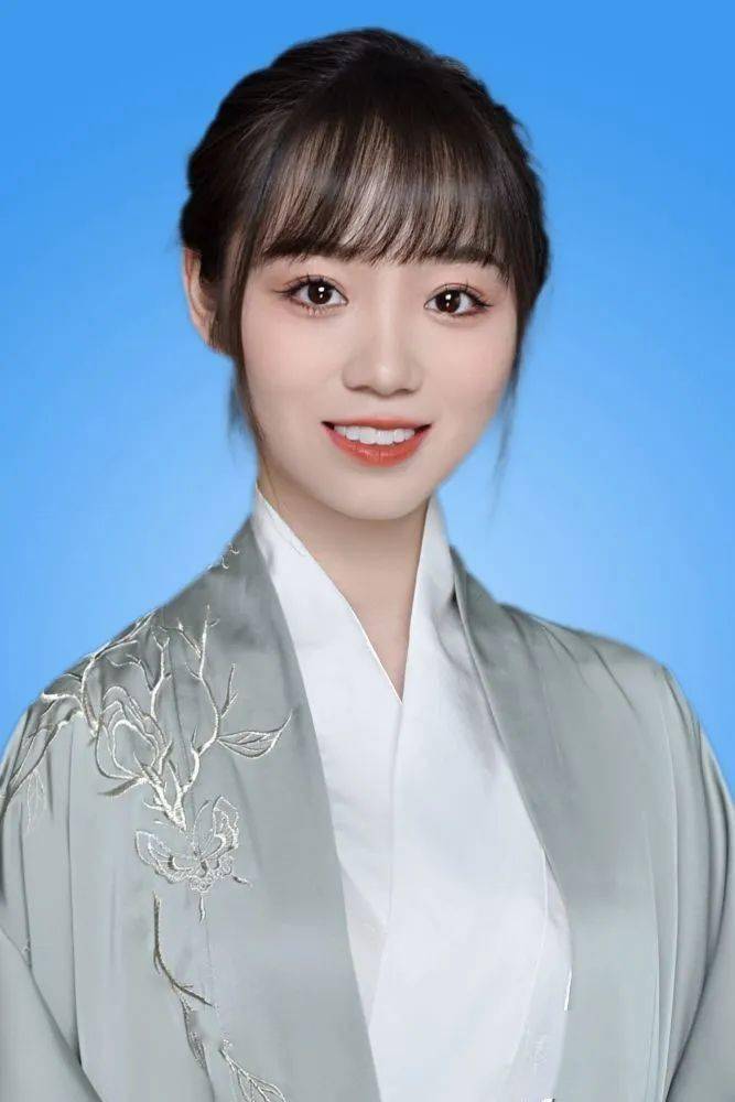 奋斗青春退伍女兵万洁立志将汉服文化传播到全世界