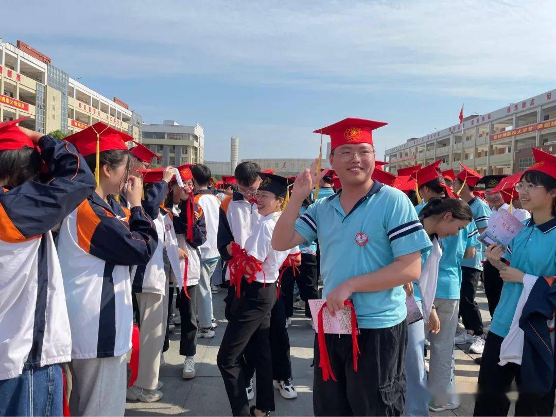 践行青春誓言励志扬帆远航定南中学举行2022年成人礼仪式