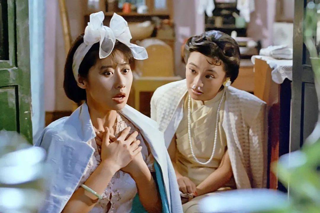 1984 年,徐克执导首部爱情电影《上海之夜》,叶蒨文在片中饰演女二号
