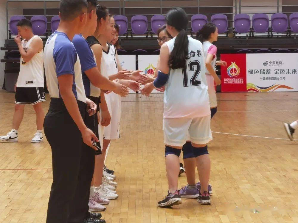 看铿锵玫瑰向梦想投篮写给西乡中学女子篮球队