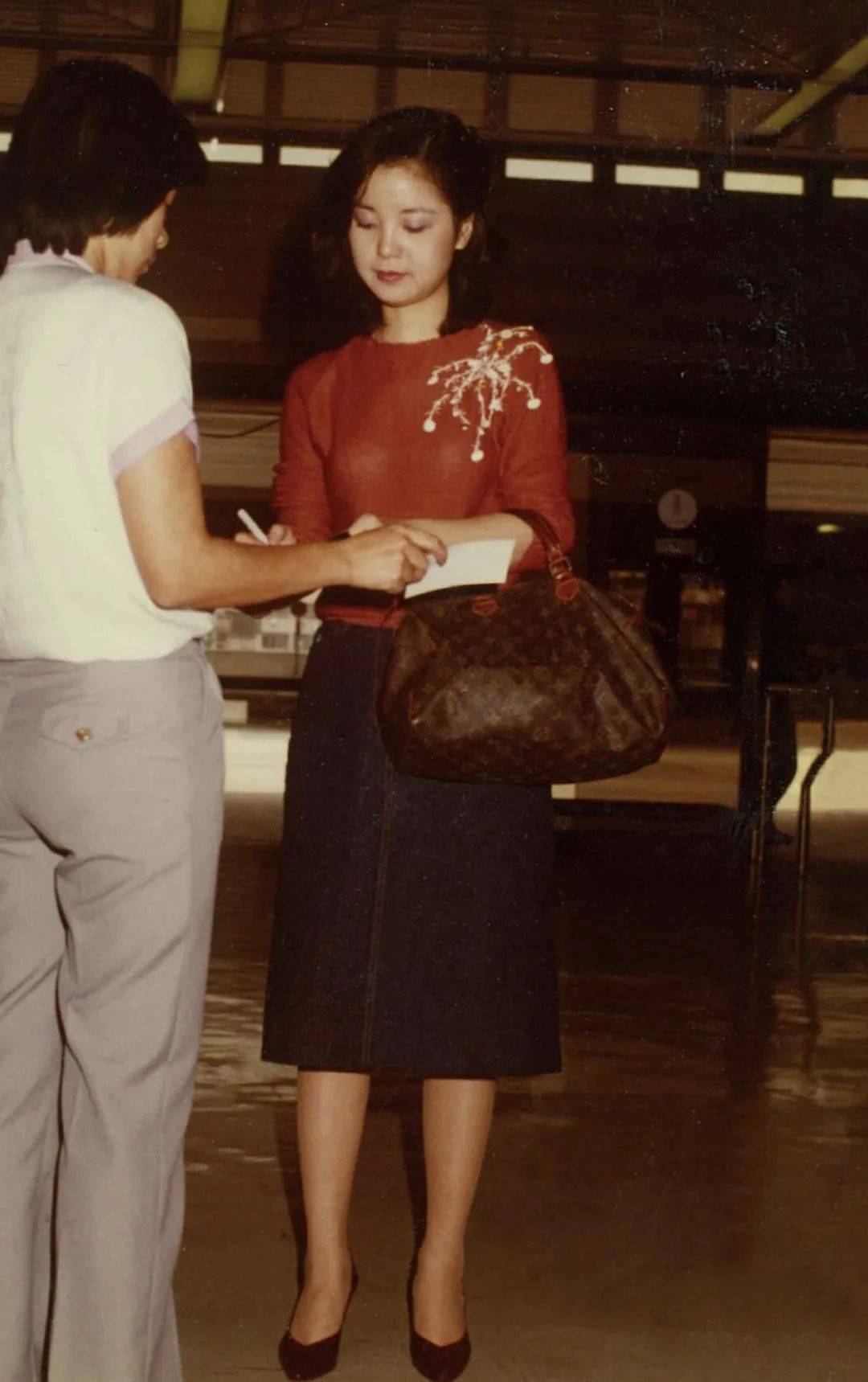 华语乐坛时髦第一人——邓丽君_时尚_旗袍_演出