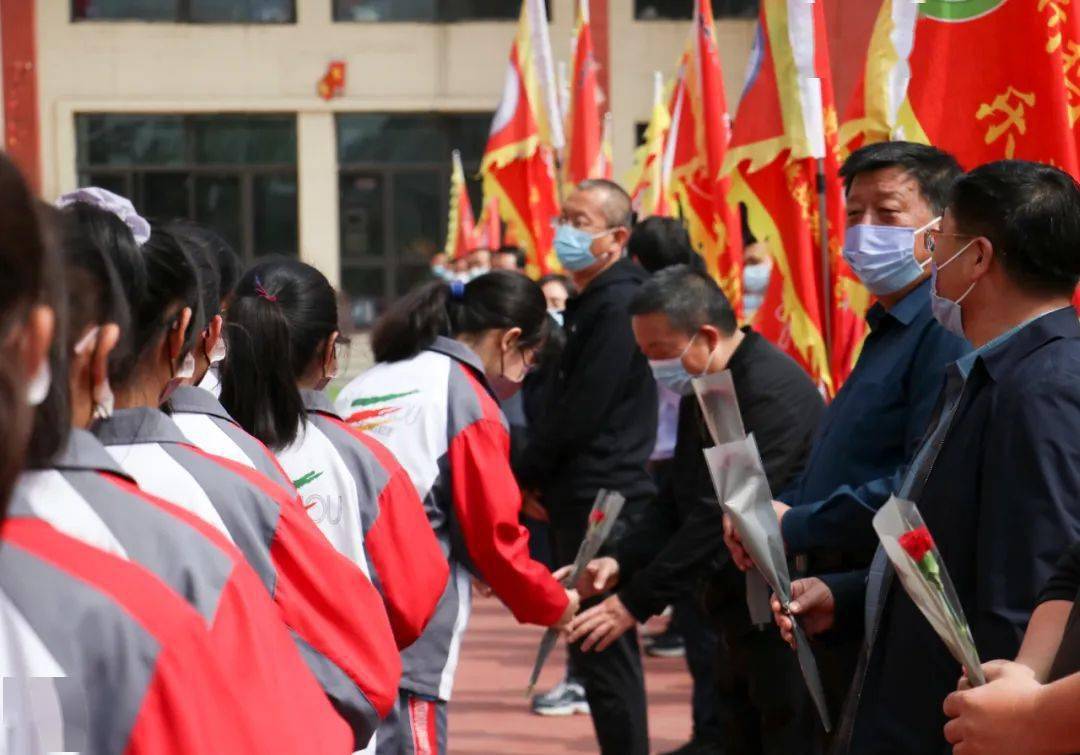 朔州市第四中学校国旗下的演讲家庭赐我力量学校予我梦想