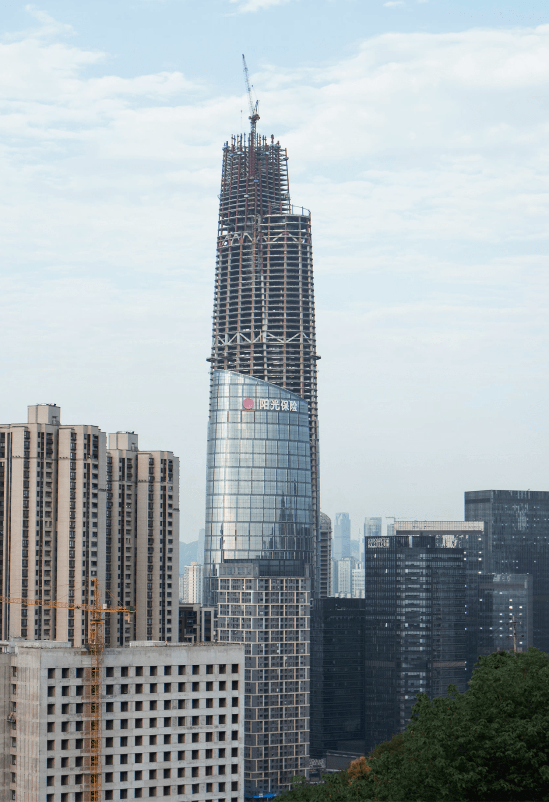 重庆在建第一高楼即将封顶形如一叶帆船