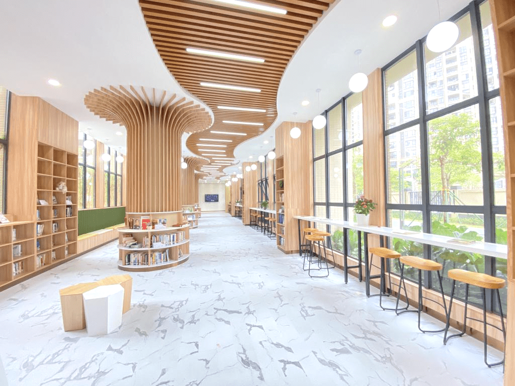 "格致书屋"位于教学区一楼架空层,面积为300多平方米,环境优雅,设计