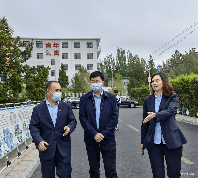 东胜区教体局党委书记,局长屈光荣莅临会场2022年5月10日,在东胜区第