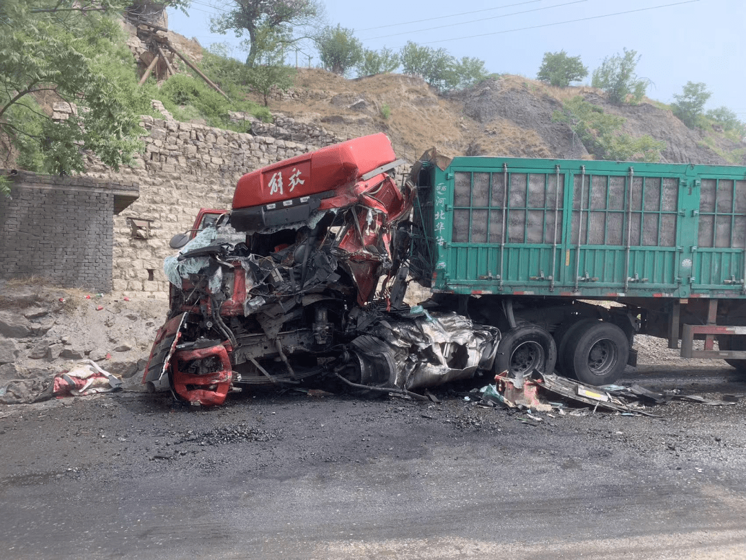 事发井陉:两大车迎头相撞,多部门联合施救_救援_驾驶室_事故
