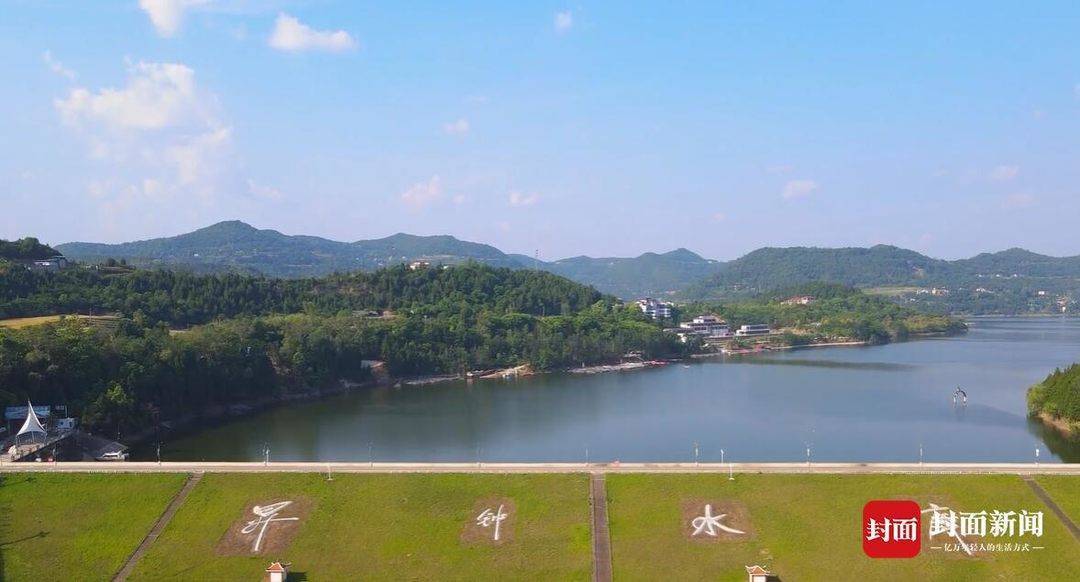 升钟水库开闸放水四川南充嘉陵区20个村社农田畅饮增产水