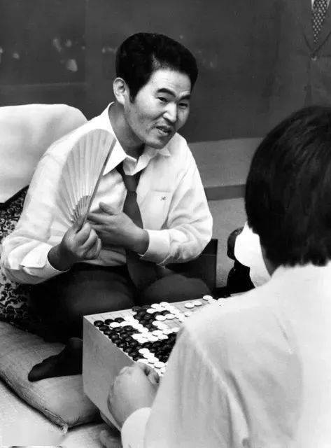 1978年,第3期名人战循环圈,大竹取胜,夺得挑战权,向林海峰发起复仇