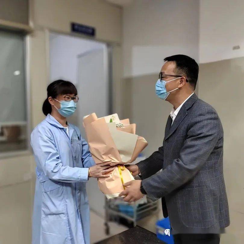 2022年5月22日上午,梁弄镇镇长李明,教文卫副镇长裘晓白,教文卫主任