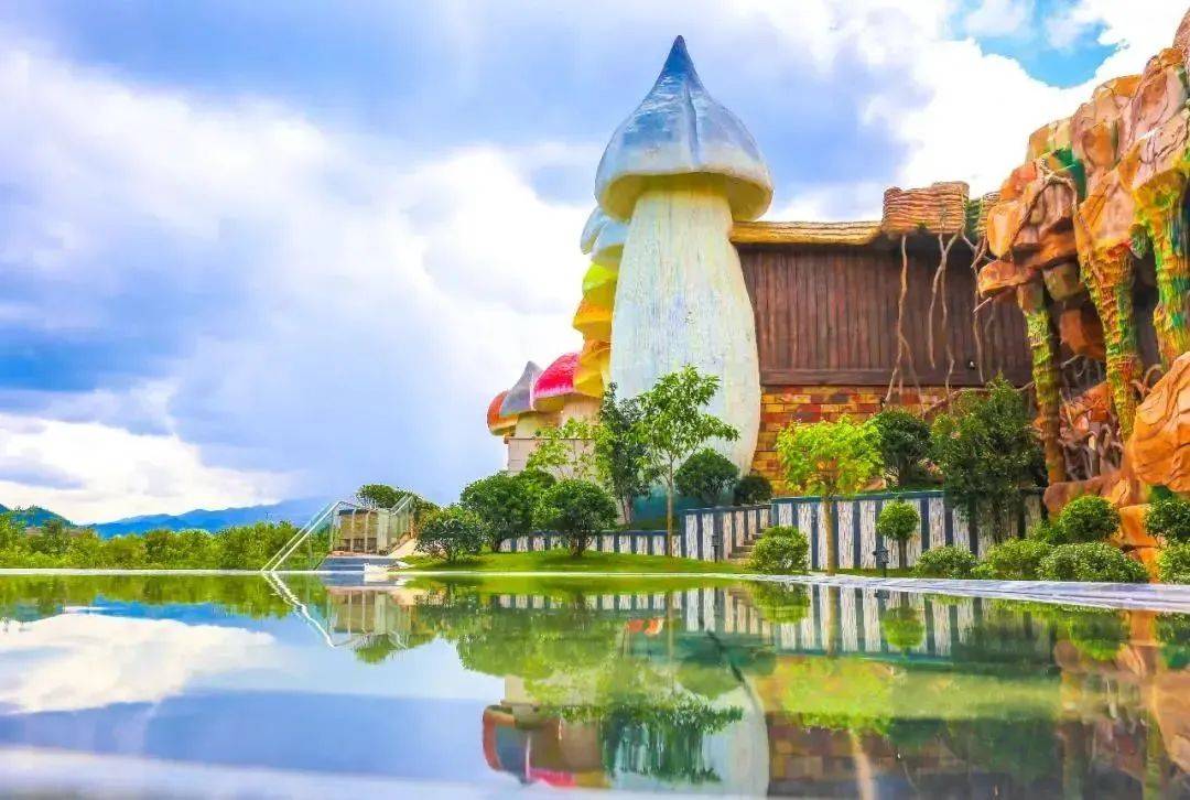在兴义的贵州醇景区,蘑菇野奢酒店做到了.
