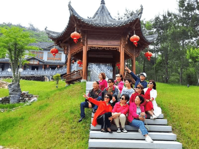 参加这次竞技麻将赛的领队李莉荣深有感触说:"今日难