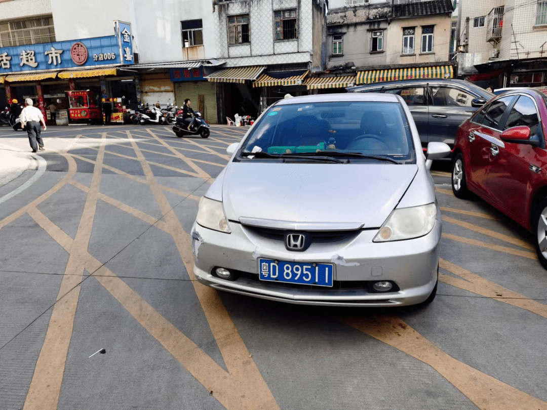 車牌:粵d 89511車輛所有人:陳*龍違法地點:饒平縣黃岡鎮環城路網狀線