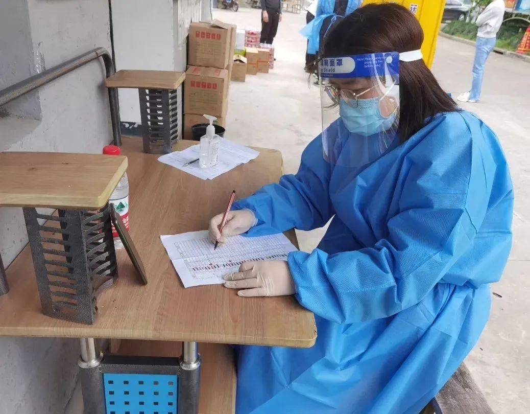 这个"张江男"扎堆的小区里,专业人士在"疫"线各显神通_徐湛_团队_居民