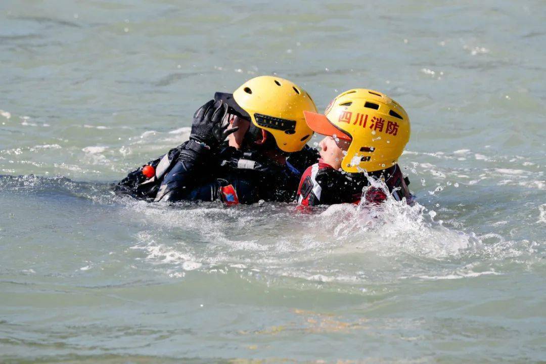 截止目前,广元消防救援支队已有35人取得国际教练搜救联盟颁发的irb证