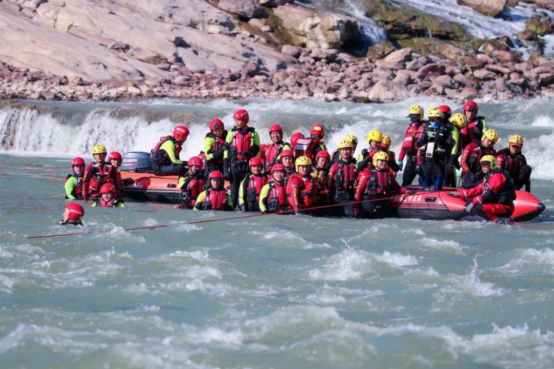 截止目前,广元消防救援支队已有35人取得国际教练搜救联盟颁发的irb证