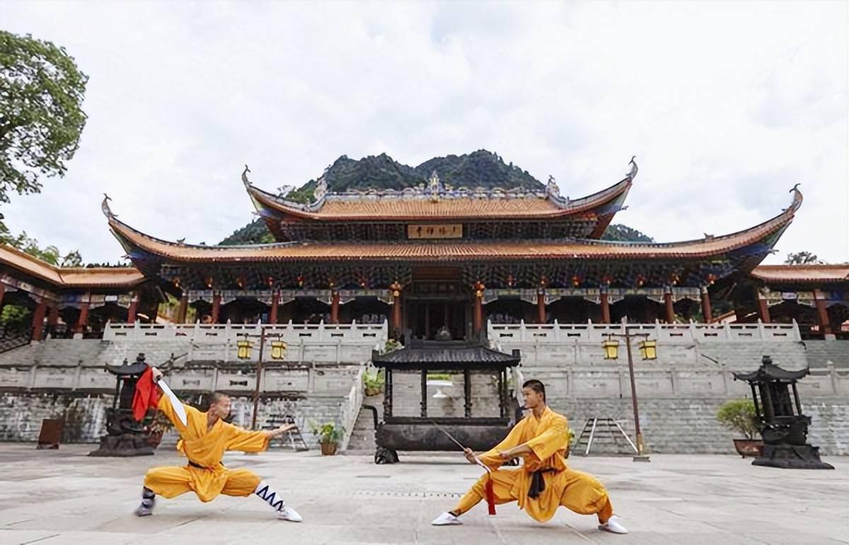 为维护少林寺声誉,高僧签生死状擂台比武,只一拳便秒杀擂主